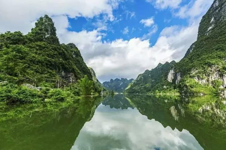 小何赛火腿携手沪上知名法餐厅,共谱美食界的华美篇章